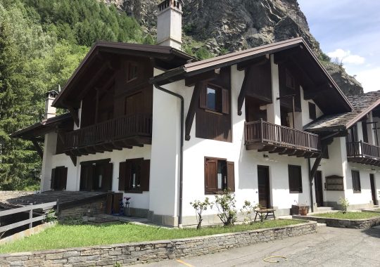 Strada per Entrèves a Courmayeur